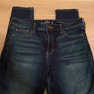 Hollister jeans size 9 fits like a 6
